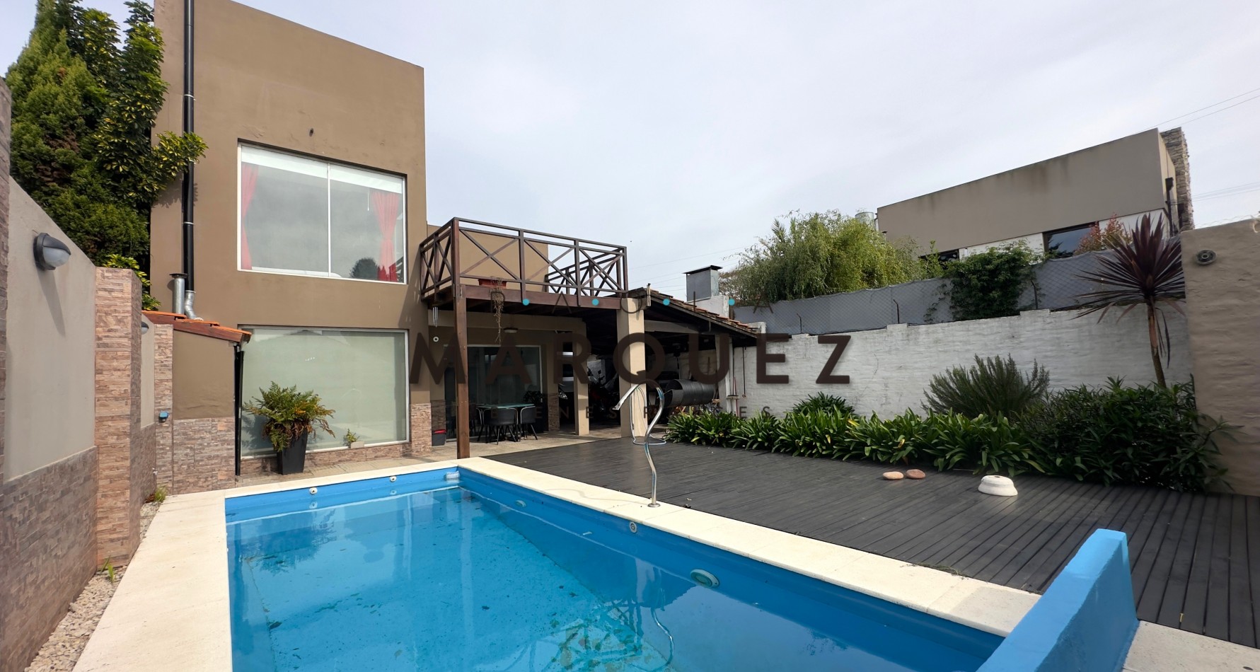 CHALET EN DIVINO ROSTRO + CON PISCINA + CONSTRUCCION DE ALTA CALIDAD