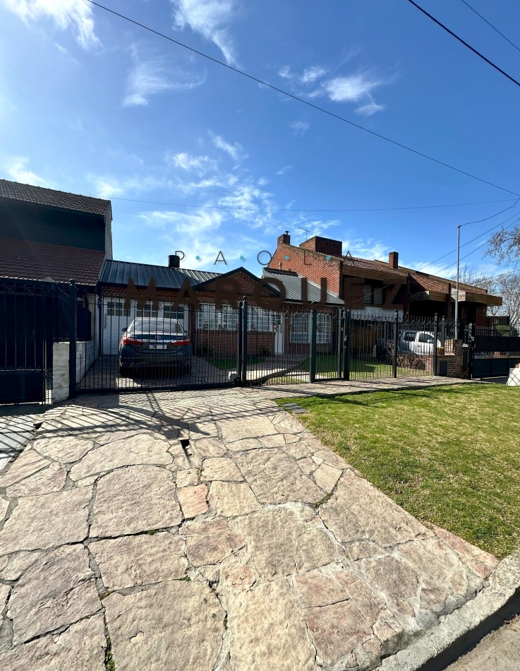 CASA IMPECABLE BARRIO PINOS DE ANCHORENA / 4 AMBIENTES