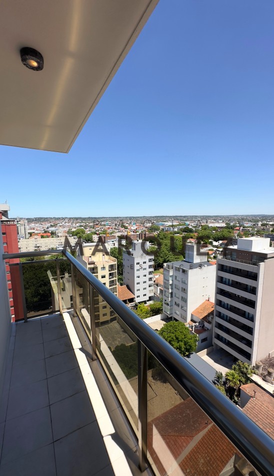 2 Ambientes amplios, SemiPiso + Cochera fija. Balcon frente al golf