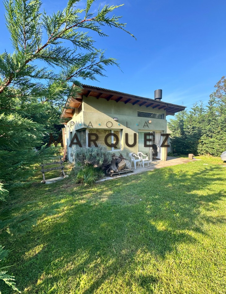 CASA CON AMPLIO TERRENO + PERIMETRO CERRADO CON PINOS