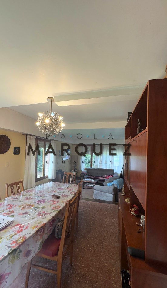 CASA 5 AMBIENTES + DOBLE GARAGE + AMPLIO PARQUE