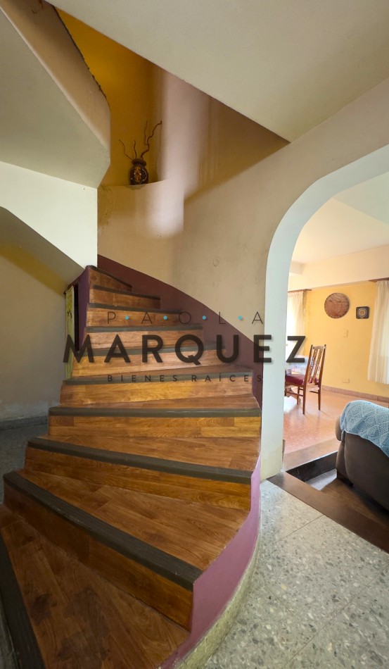 CASA 5 AMBIENTES + DOBLE GARAGE + AMPLIO PARQUE