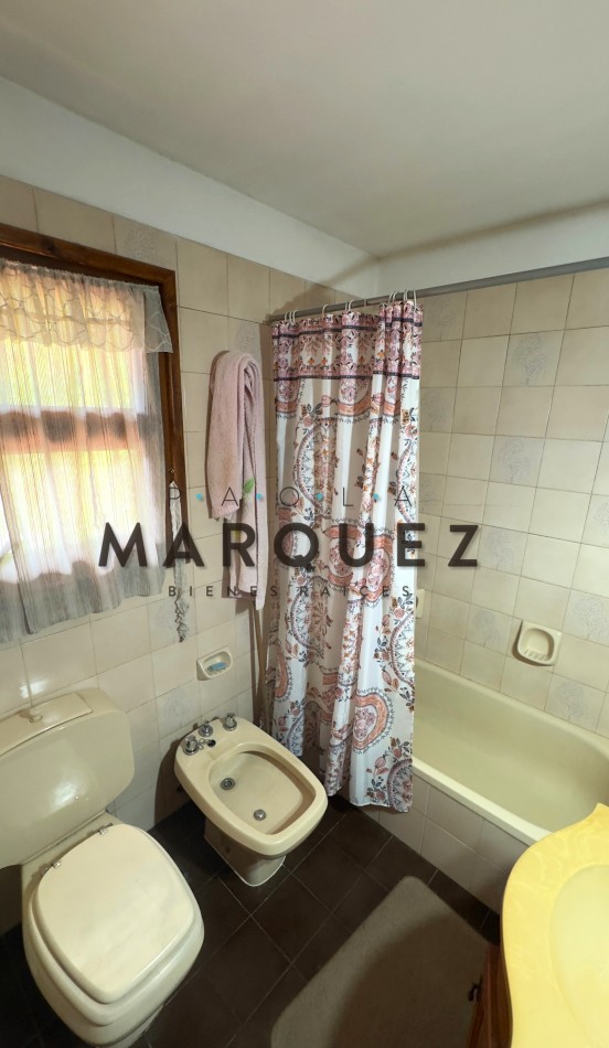 CASA 5 AMBIENTES + DOBLE GARAGE + AMPLIO PARQUE