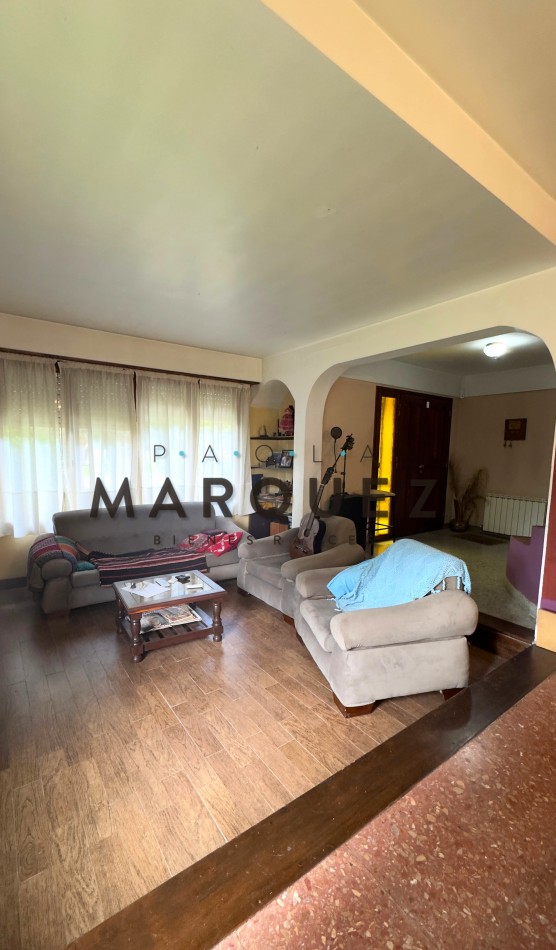 CASA 5 AMBIENTES + DOBLE GARAGE + AMPLIO PARQUE