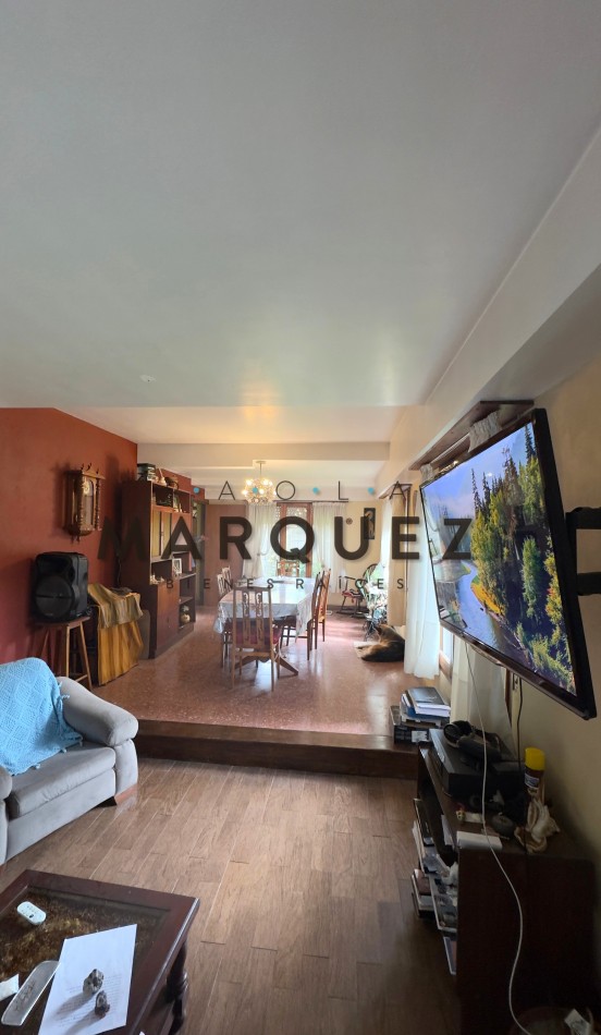 CASA 5 AMBIENTES + DOBLE GARAGE + AMPLIO PARQUE