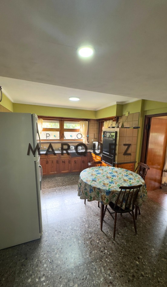 CASA 5 AMBIENTES + DOBLE GARAGE + AMPLIO PARQUE