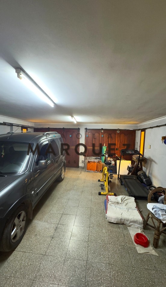 CASA 5 AMBIENTES + DOBLE GARAGE + AMPLIO PARQUE