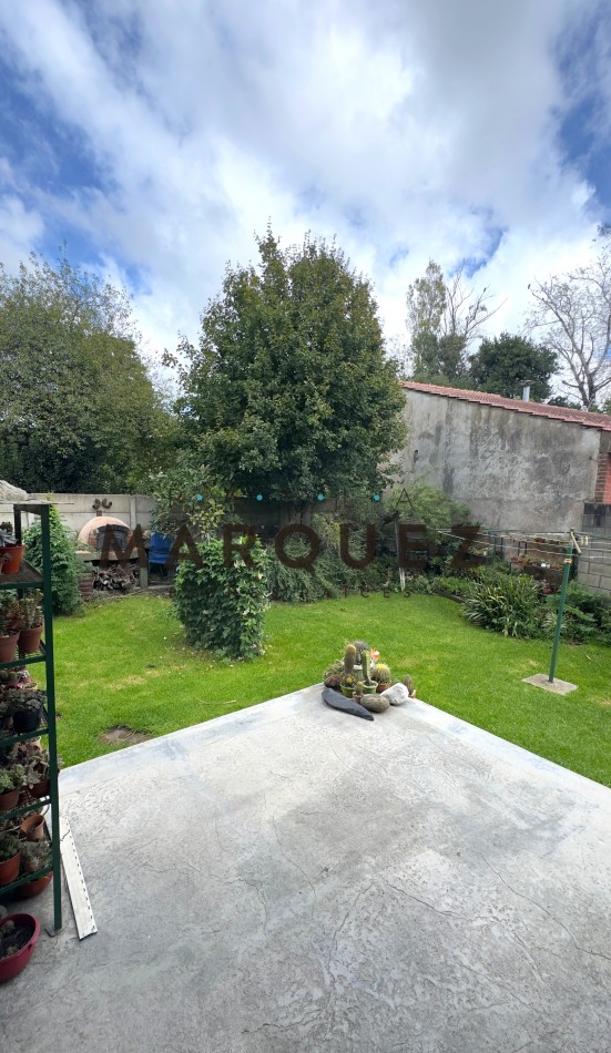 CASA 5 AMBIENTES + DOBLE GARAGE + AMPLIO PARQUE