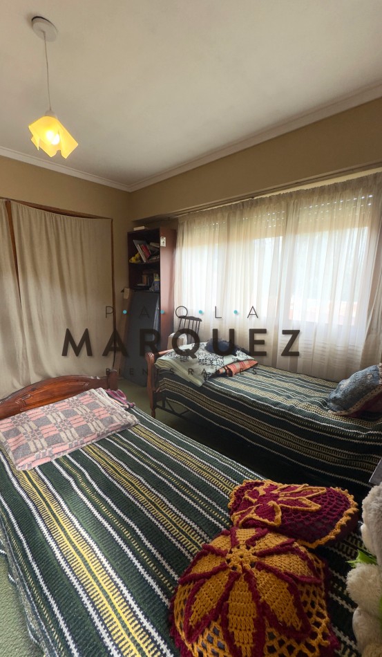 CASA 5 AMBIENTES + DOBLE GARAGE + AMPLIO PARQUE