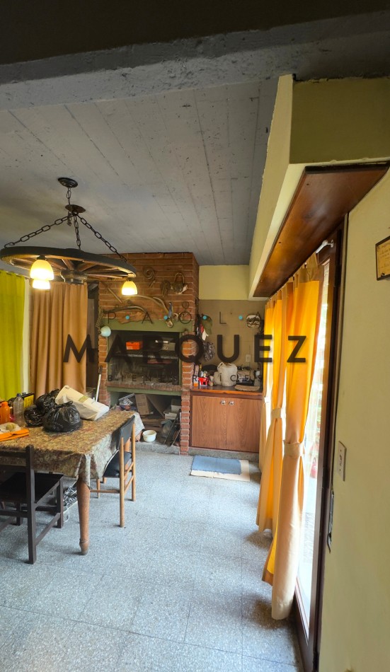 CASA 5 AMBIENTES + DOBLE GARAGE + AMPLIO PARQUE