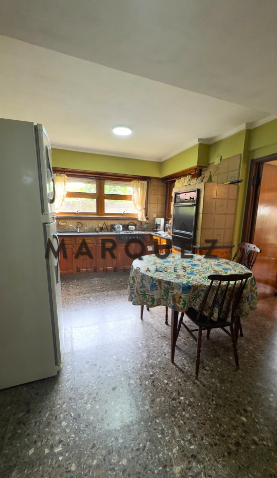 CASA 5 AMBIENTES + DOBLE GARAGE + AMPLIO PARQUE