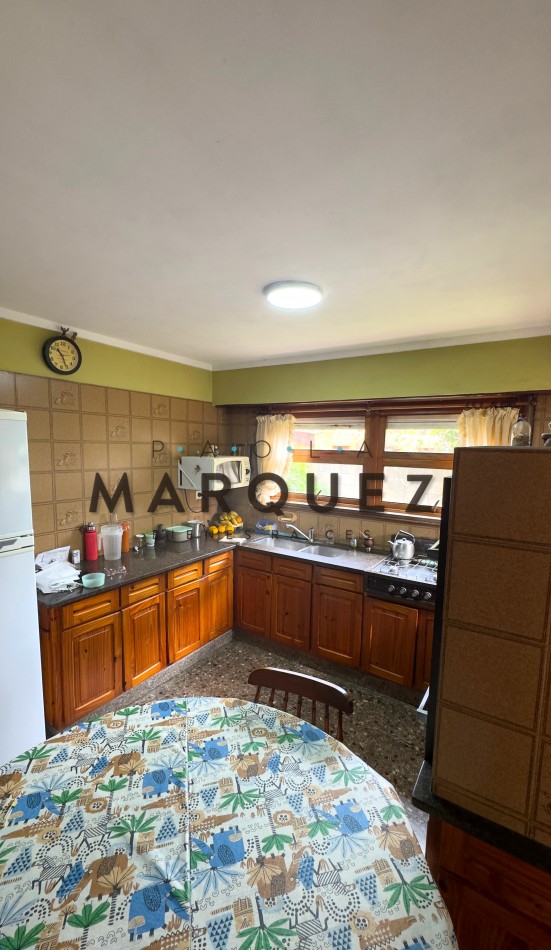 CASA 5 AMBIENTES + DOBLE GARAGE + AMPLIO PARQUE