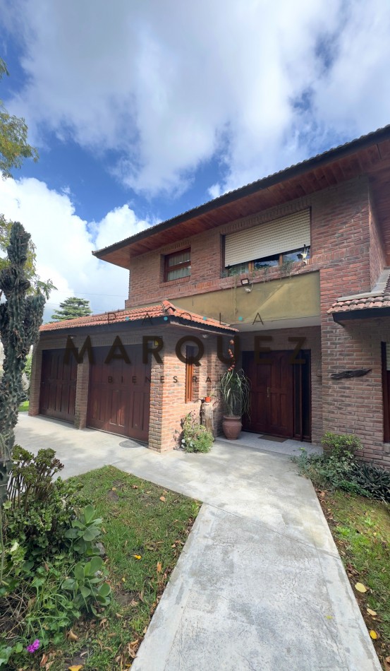 CASA 5 AMBIENTES + DOBLE GARAGE + AMPLIO PARQUE