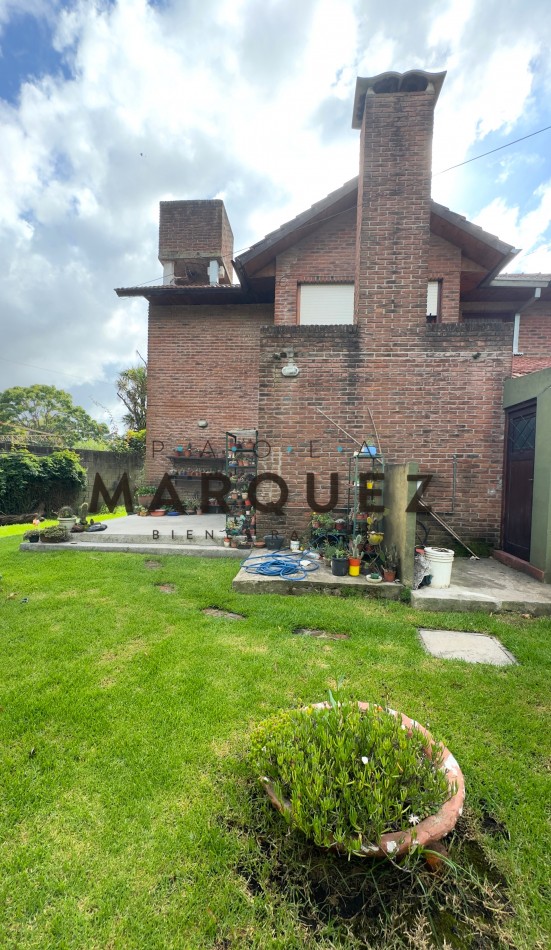 CASA 5 AMBIENTES + DOBLE GARAGE + AMPLIO PARQUE