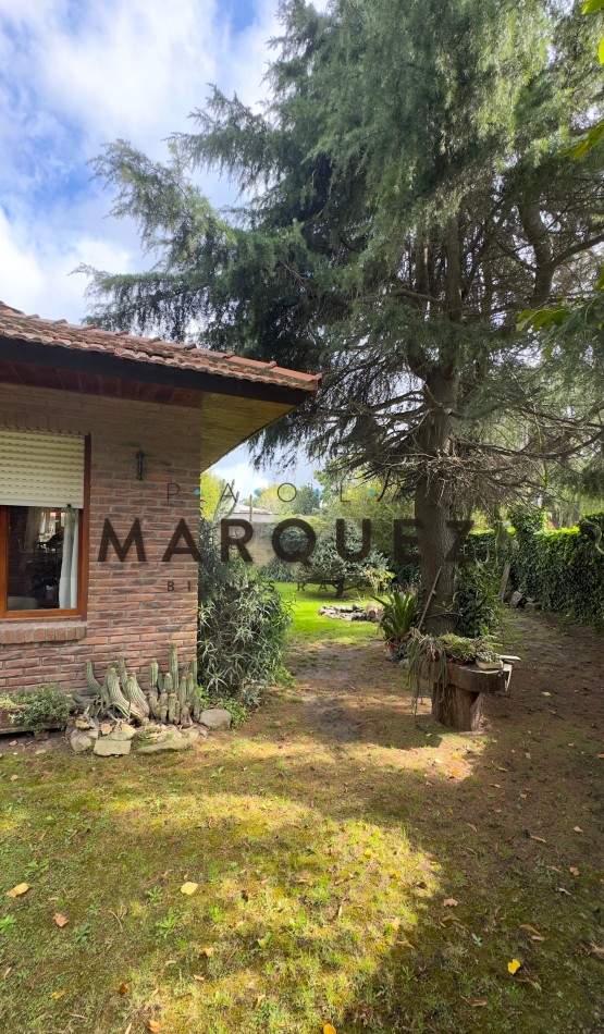 CASA 5 AMBIENTES + DOBLE GARAGE + AMPLIO PARQUE