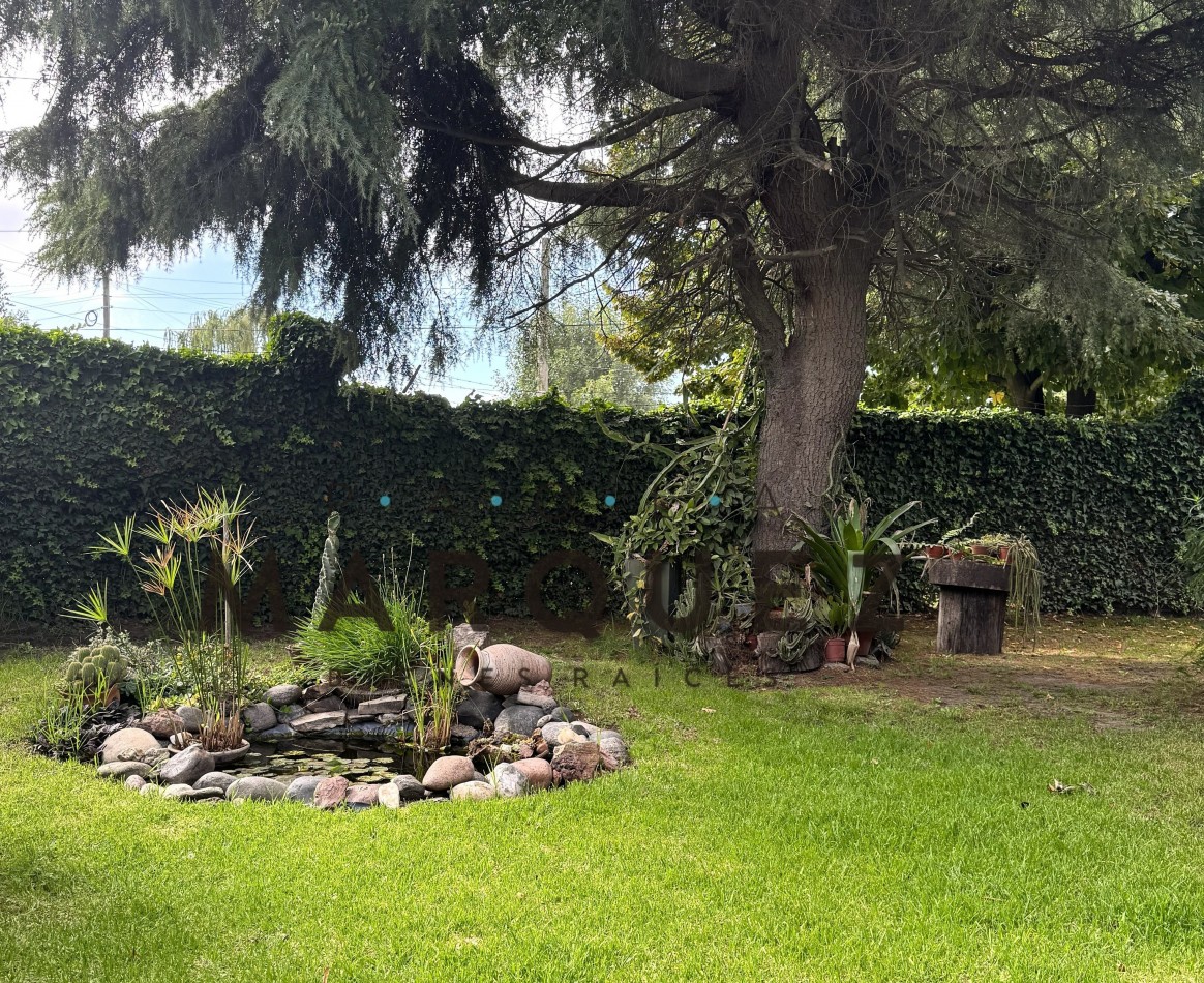 CASA 5 AMBIENTES + DOBLE GARAGE + AMPLIO PARQUE