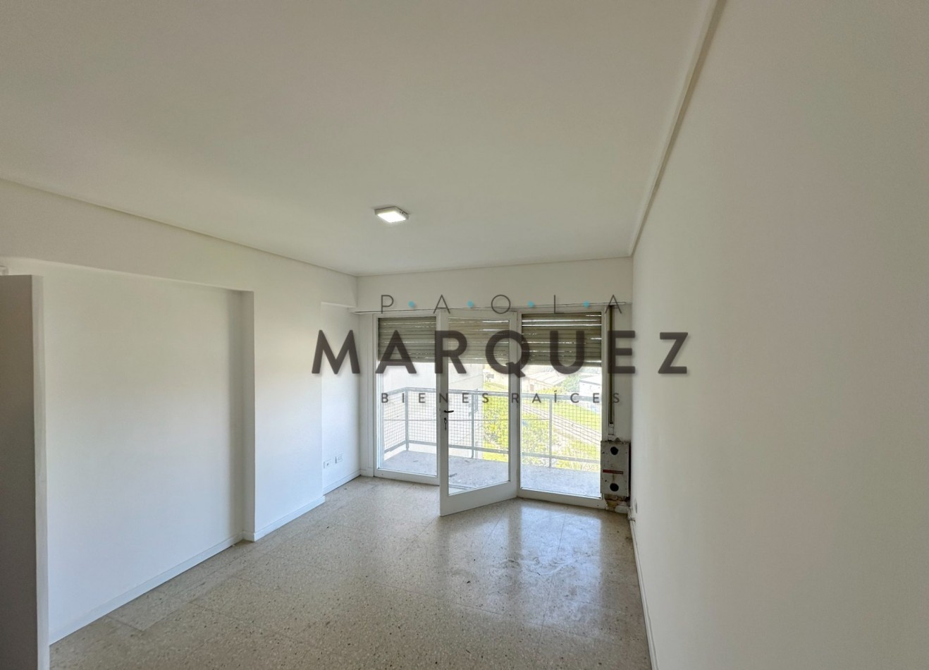 2 ambientes con balcon saliente vista abierta