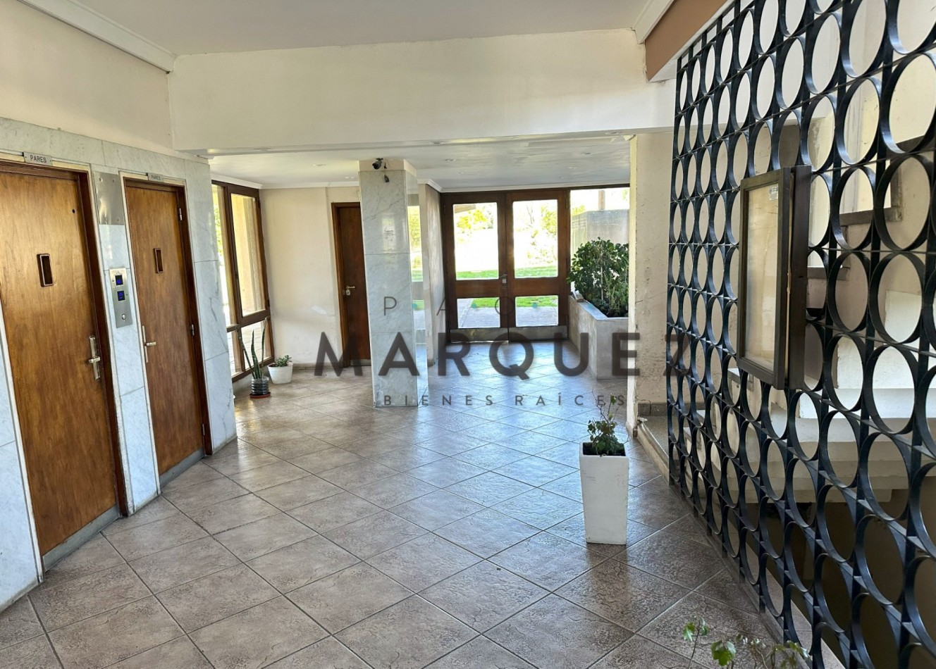 2 ambientes con balcon saliente vista abierta