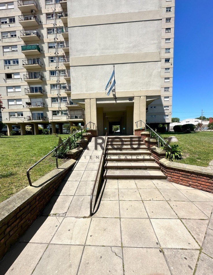 2 ambientes con balcon saliente vista abierta